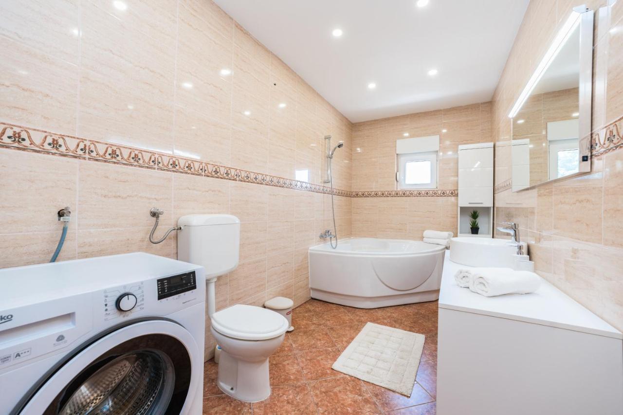 Apartmani Tomeri Стариград-Пакленица Екстериор снимка