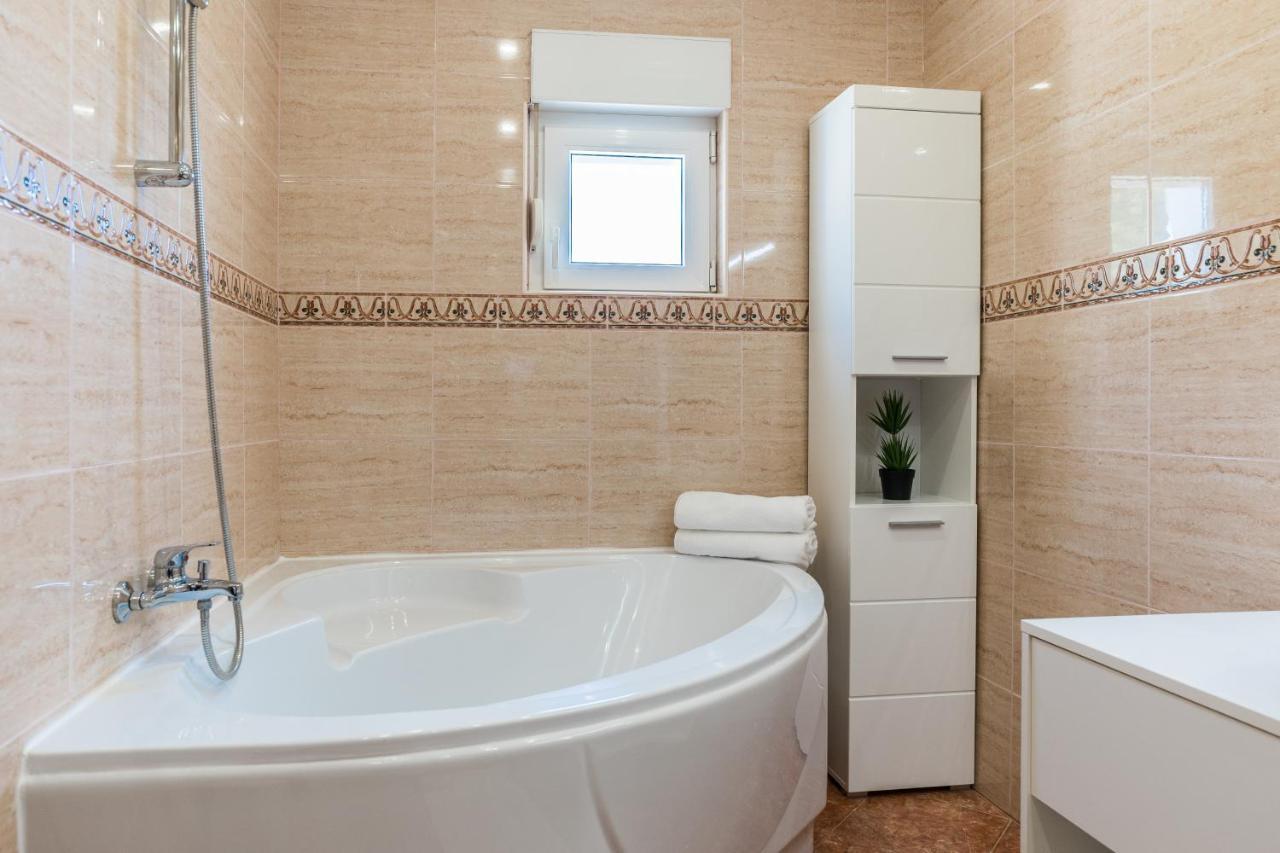 Apartmani Tomeri Стариград-Пакленица Екстериор снимка