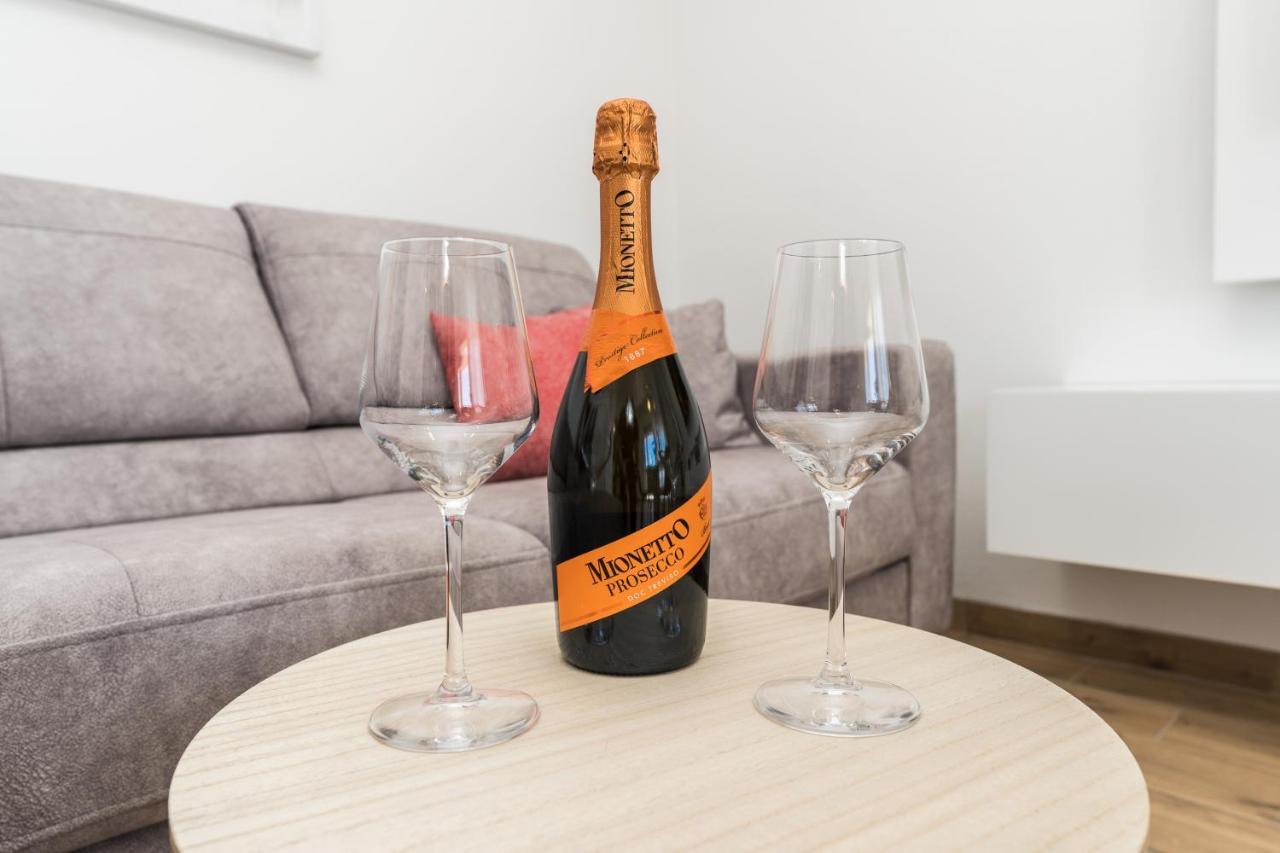 Apartmani Tomeri Стариград-Пакленица Екстериор снимка
