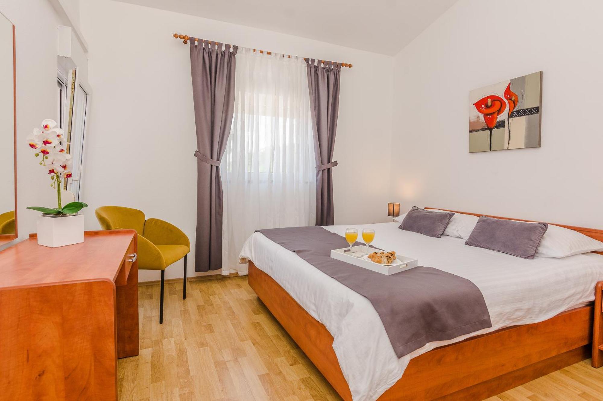 Apartmani Tomeri Стариград-Пакленица Екстериор снимка